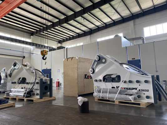 KS650 Σφυροκόπημα Χονδρικής Σκηνοθραύσης Τύποι κατσαρίδας 210 mm Σιδηροτροφικός σπαρακτής για εξορυκτήρα